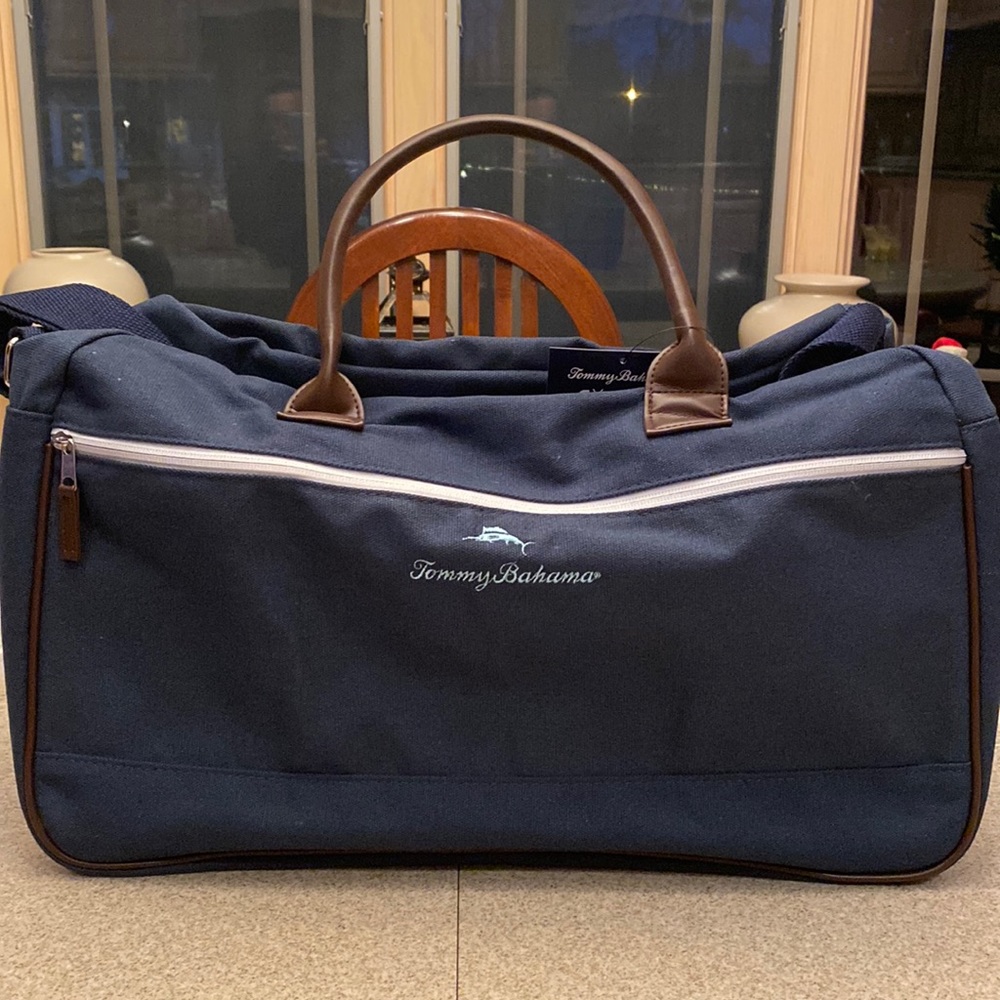 Tommy Bahama Navy Duffle Bag w/faux brown leather handles NEW